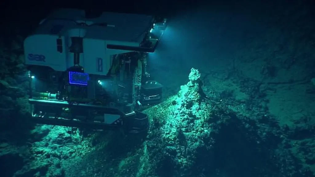 FL14-Ocean-ROV-hydrothermal-vent-1b